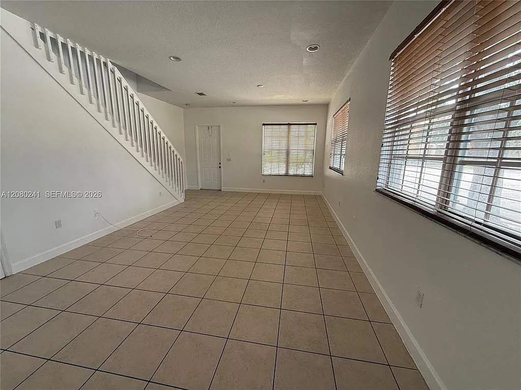 3 bed, 2.5 bath, 1568 sqft, $2,797 — Photo 4