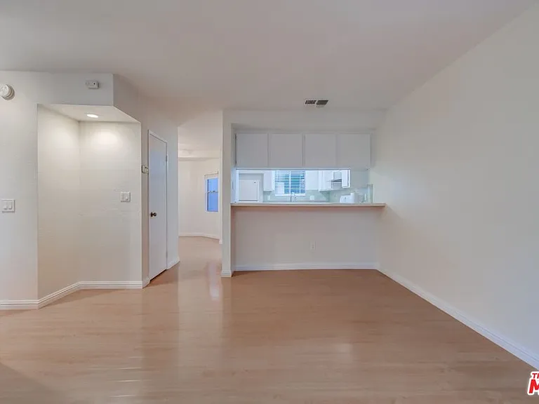 1077 W Kensington Rd #3 — Photo 15