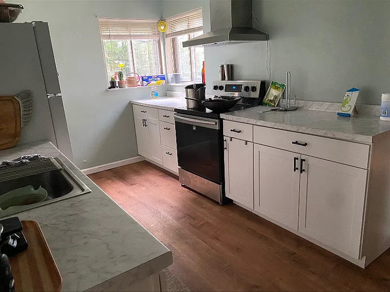 2445 Stratford Ave — Photo 3