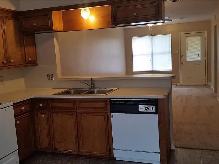 1715 Hazelwood St — Photo 5