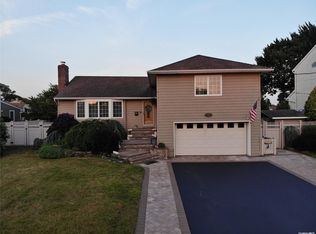 105 Ocean Ave, Massapequa, NY 11758