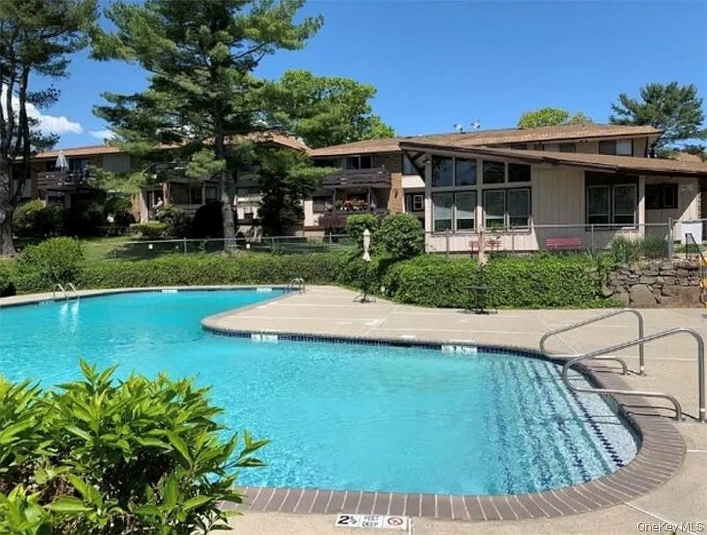 1 bed, 1.0 bath, 885 sqft, $2,600 — Photo 1