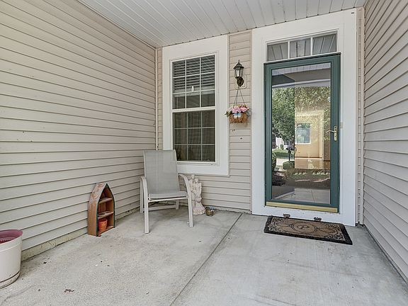 2nd image of 728 Holland Ln