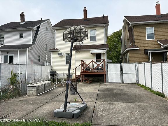 3rd image of 89 Burnside Ave