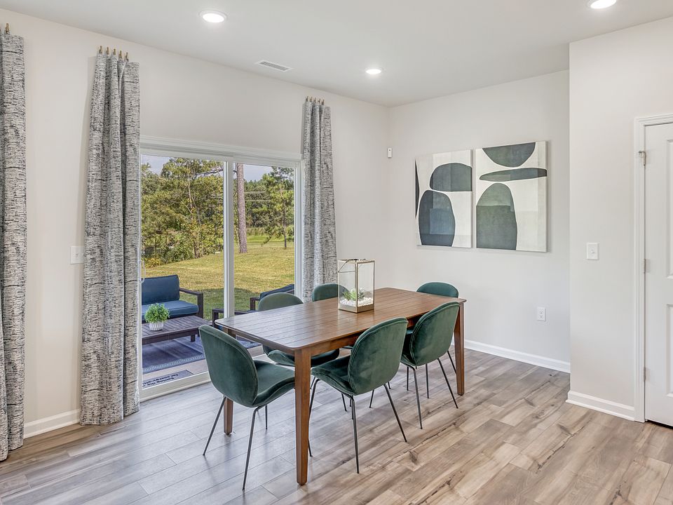 RAL_OakManor_Lennon_Dining_107AcornGroveRoad_Model