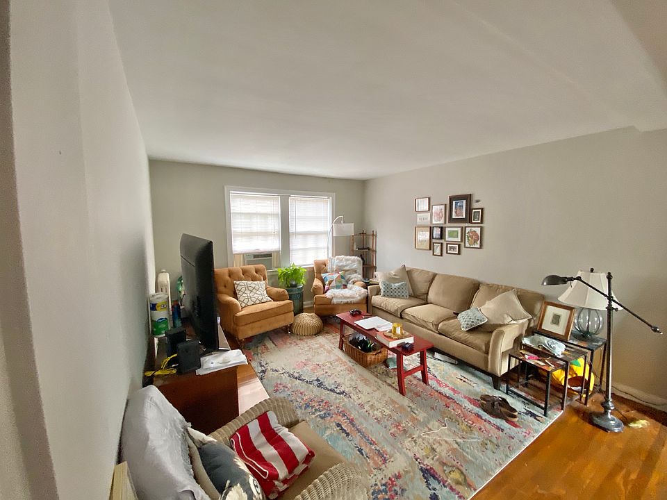 1st image of 2848 Thornhill Rd