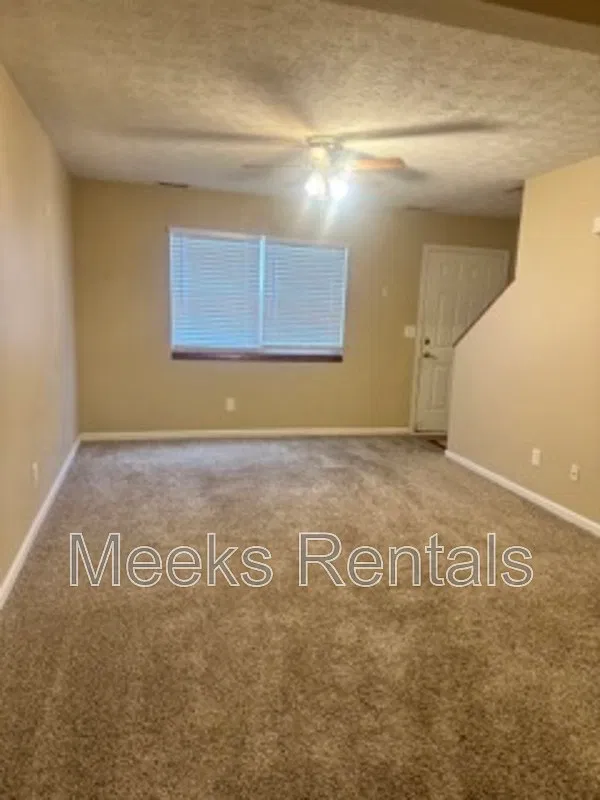 2 bed, 1.5 bath, 1225 sqft, $1,200 — Photo 3