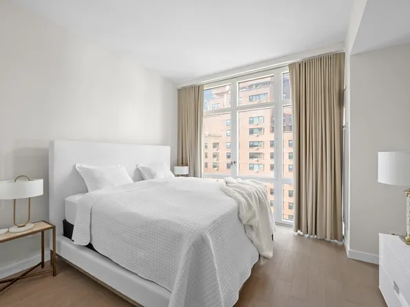 305 East 51st Street image 7 of 17