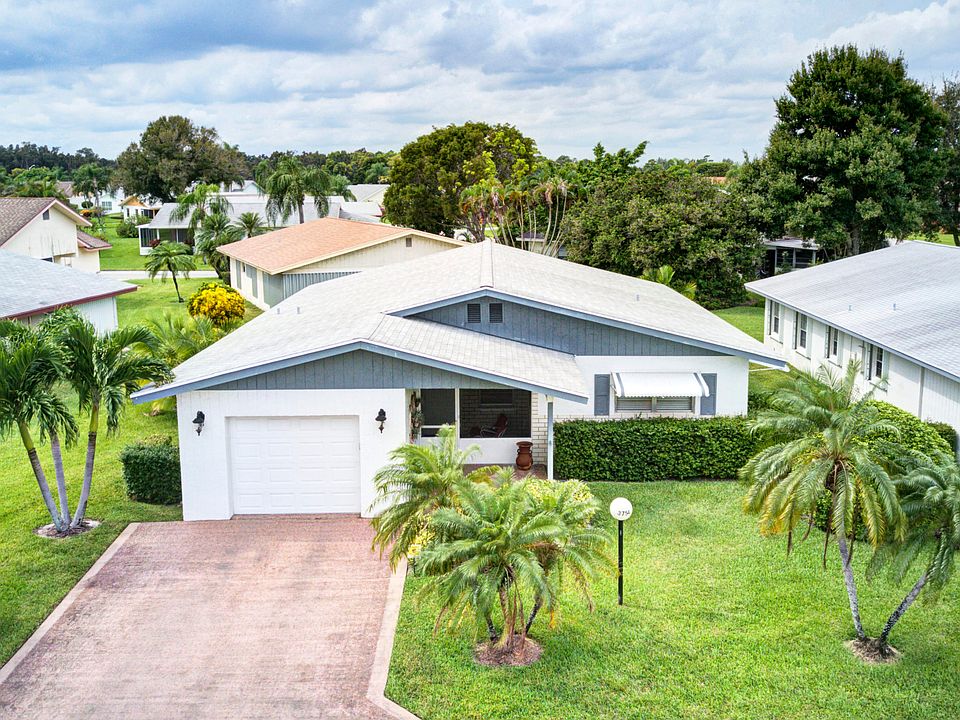 Home For Sale In Cypress Lakes