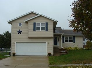 43 Rounds Rd, Bloomington, IL 61704