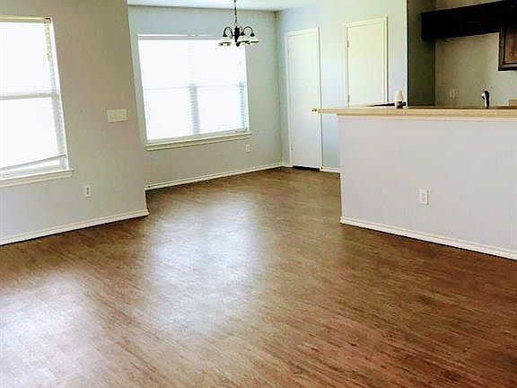 4th image of 610 Fleming St