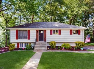 17 Sunset Dr, Randolph, NJ 07869