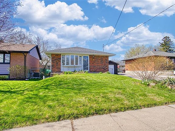 3rd image of 90 Prince Charles Dr