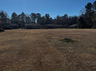 W Huggins St, Manning, SC 29102