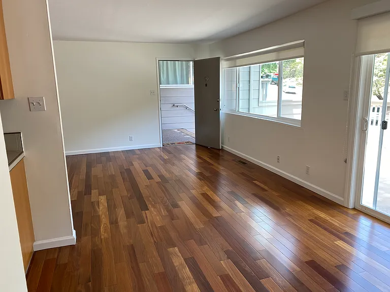 LARGE LIVING ROOM WITH SLIDING DOOR TO PATIO