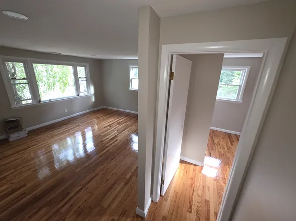 (undisclosed Address), South Hadley, MA 01075
