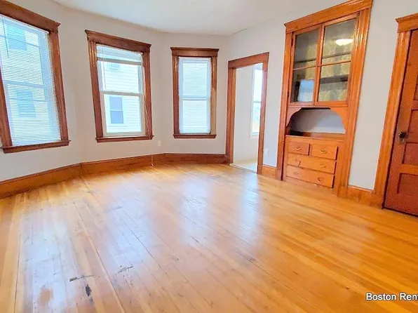 64 Oxford St #2, Somerville, MA 02143