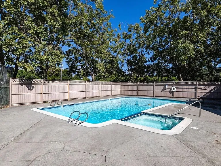 207 Stony Point Rd #B — Photo 28