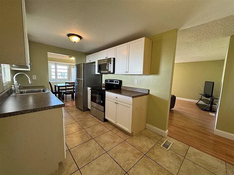 3028 Lakeshore Dr — Photo 14