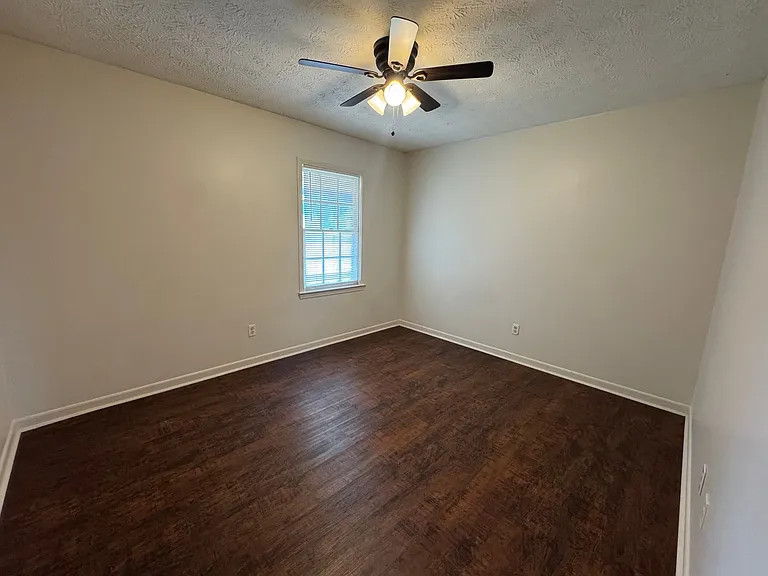 118 Burlington Rd NE — Photo 13