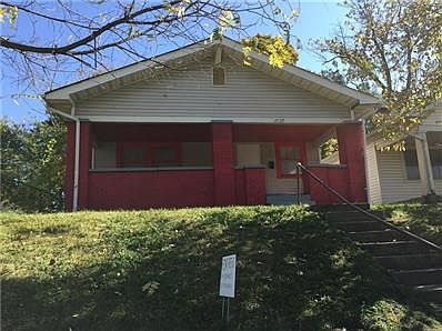 2nd image of 2739 N Dearborn St