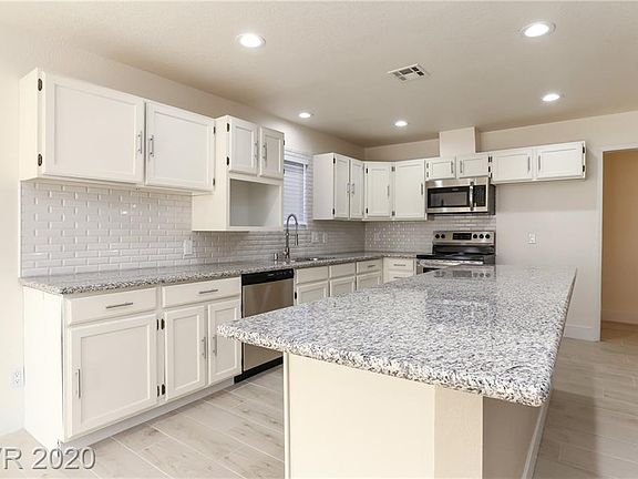 4th image of 1409 N Tonopah Dr