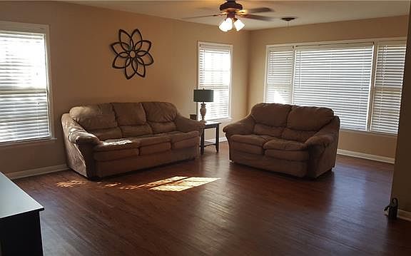 3rd image of 3909 4th St