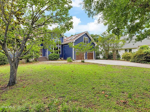 3rd image of 427 Lakeview Drive