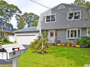 11 Mickey Ct, Huntington Station, NY 11746