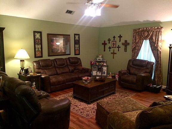 3rd image of 115 Pine Pl