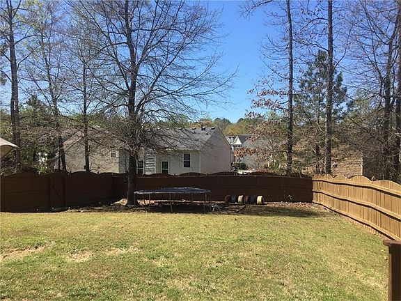 3rd image of 815 Plaintain Dr