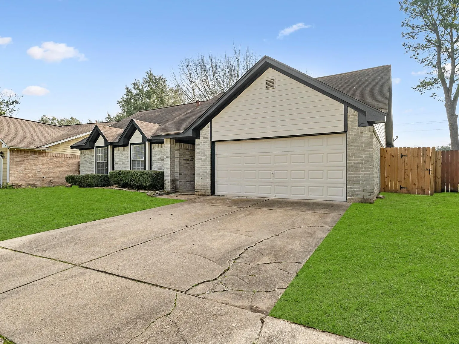 3 bed, 2.0 bath, 1327 sqft, $1,800 — Photo 3