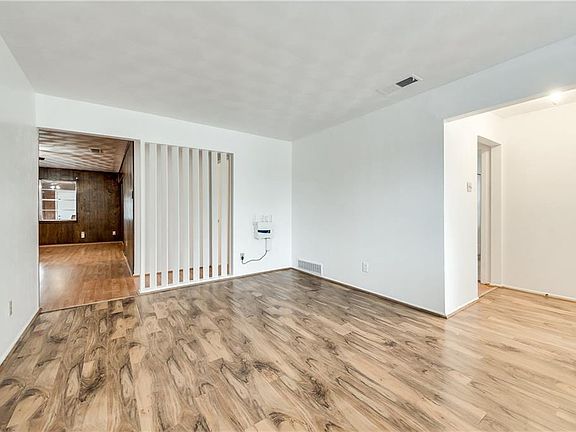 3rd image of 2000 Candleberry Dr