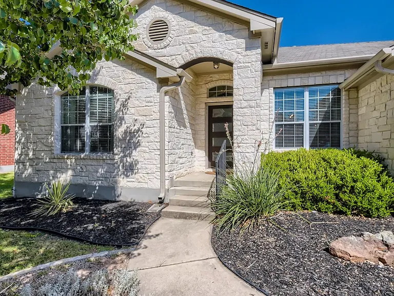9013 Ovalla Dr — Photo 3
