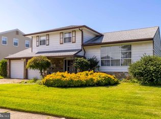 9736 Portis Rd, Philadelphia, PA 19115