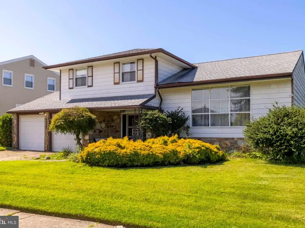 9736 Portis Rd, Philadelphia, PA 19115