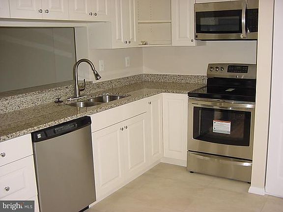 3rd image of 10115 Statesboro Ct
