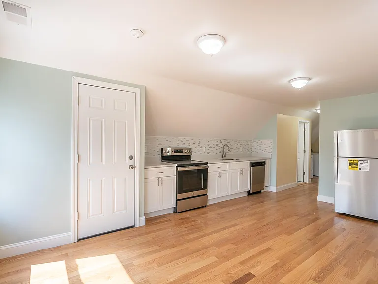 8 Martin St #3 — Photo 3