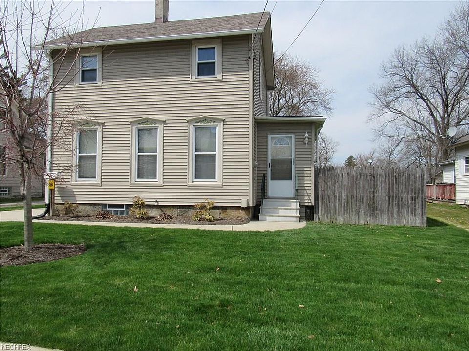 1st image of 933 E River St