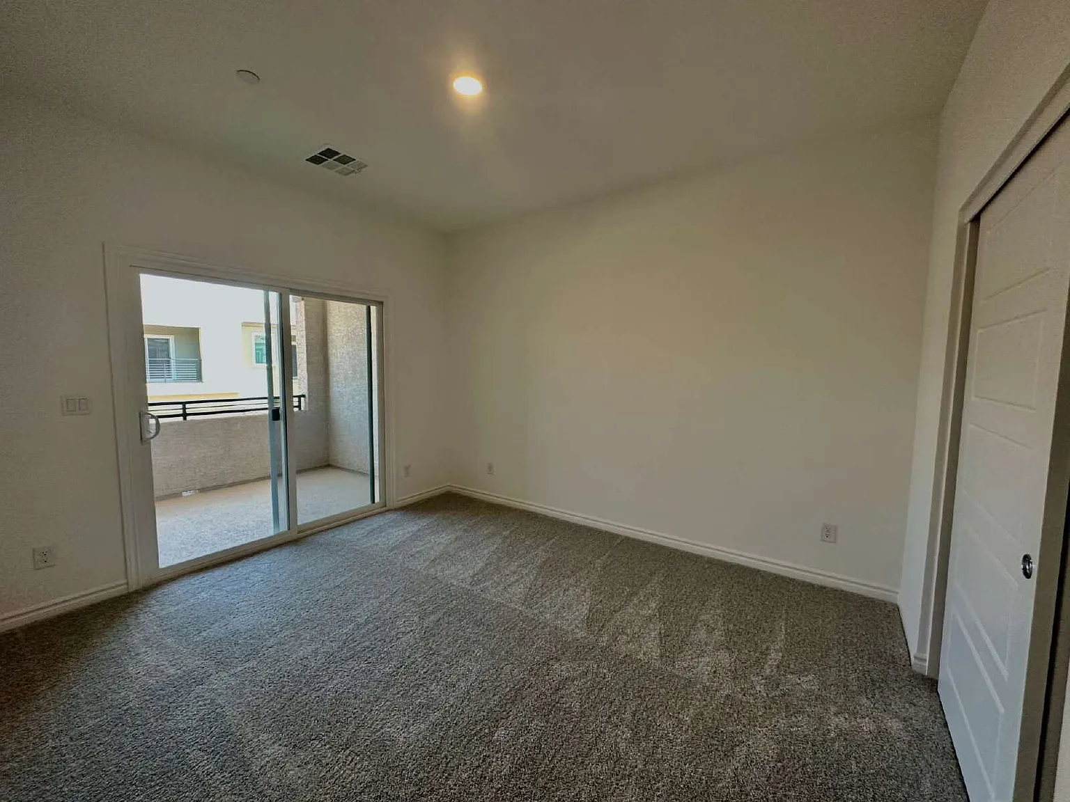 3 bed, 2.5 bath, $2,400 — Photo 2