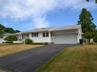 118 Queens Ln, Rochester, NY 14617