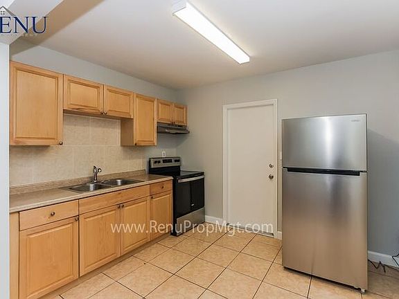 4th image of 3017 W Meadow St