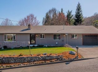 903 NW Hewitt Ln, Grants Pass, OR