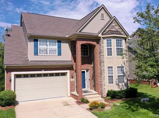 27147 Victoria Rd, Novi, MI 48374