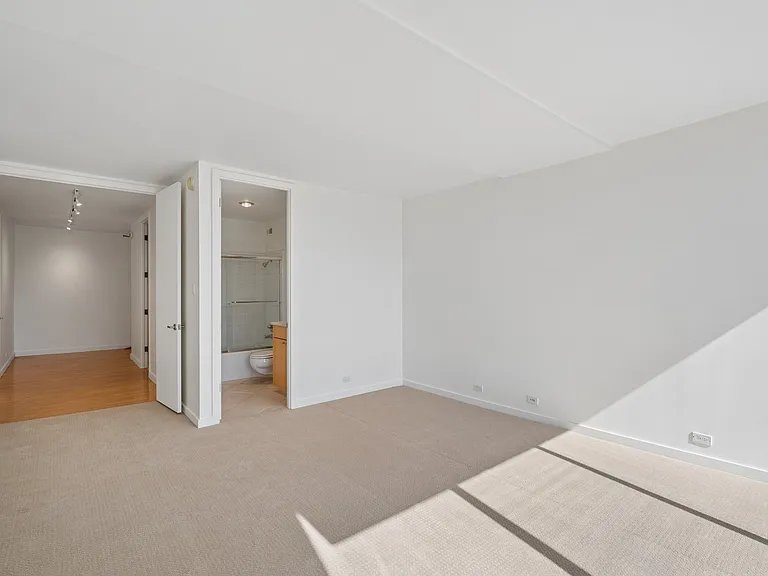1835 Franklin St #301 — Photo 7