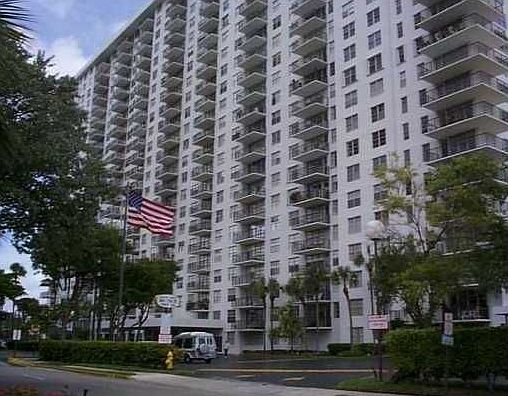 3rd image of 301 174th St APT 1515