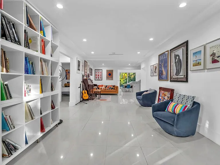 Building's Lounge