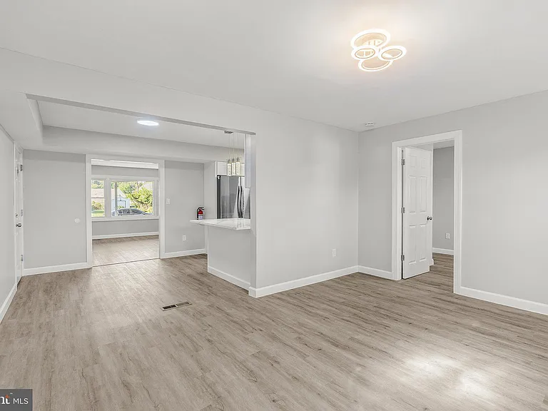 12 Holbrook Ln — Photo 10