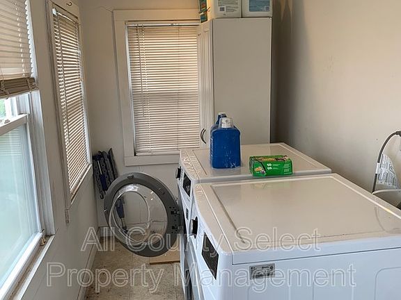 3rd image of 195 Jefferson Ave #2