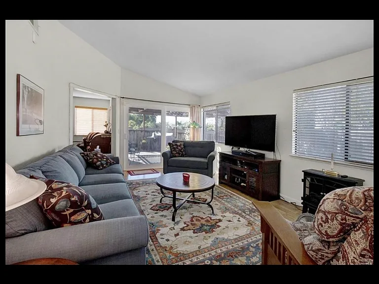 Valley Oak Ln — Photo 10
